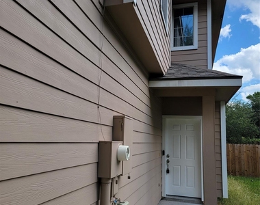 424 Folk Crest Lane - Photo Thumbnail 1