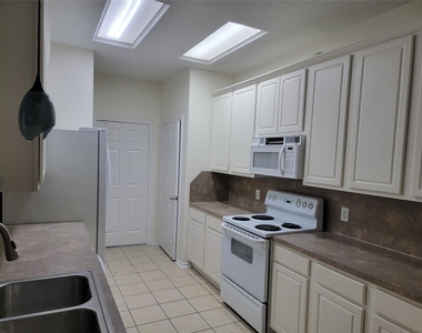 424 Folk Crest Lane - Photo Thumbnail 2