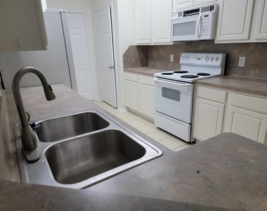 424 Folk Crest Lane - Photo Thumbnail 4