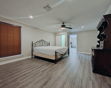 321 21st Avenue N - Photo Thumbnail 19
