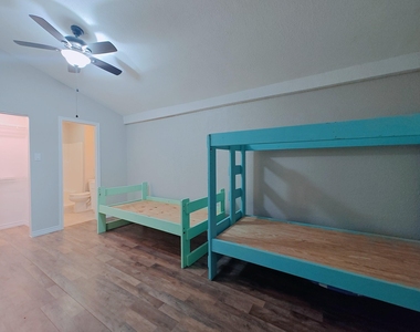 321 21st Avenue N - Photo Thumbnail 27