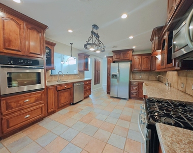 321 21st Avenue N - Photo Thumbnail 11