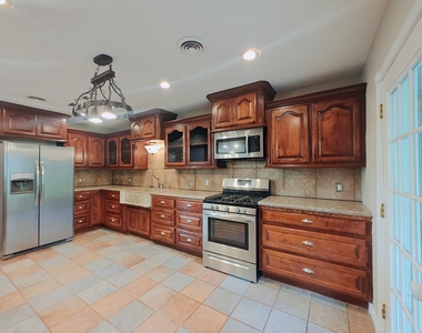 321 21st Avenue N - Photo Thumbnail 12
