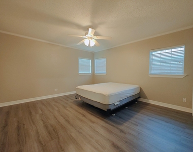 321 21st Avenue N - Photo Thumbnail 24