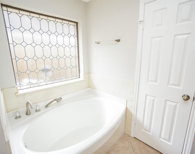 2918 E Elm Circle - Photo Thumbnail 6