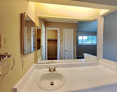2818 Mayflower Landing Court - Photo Thumbnail 7