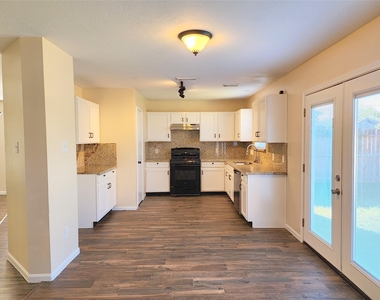 18123 Noble Forest Drive - Photo Thumbnail 8