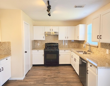 18123 Noble Forest Drive - Photo Thumbnail 9