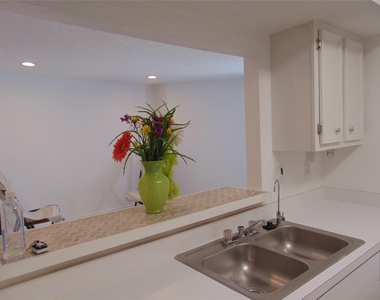3220 69th Street - Photo Thumbnail 4