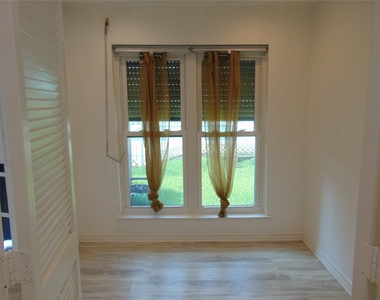 3220 69th Street - Photo Thumbnail 15
