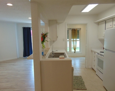 3220 69th Street - Photo Thumbnail 3