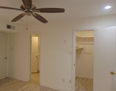 3220 69th Street - Photo Thumbnail 26