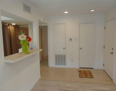 3220 69th Street - Photo Thumbnail 9