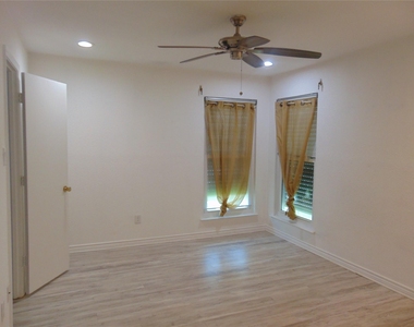 3220 69th Street - Photo Thumbnail 25