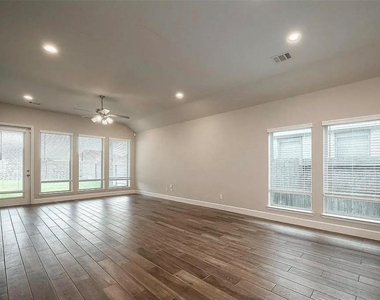 18903 Brego Lane - Photo Thumbnail 3