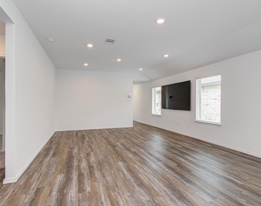 6111 Grove Of Pines St - Photo Thumbnail 10