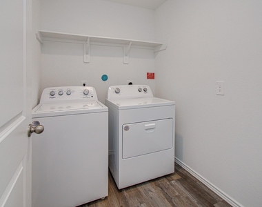 6111 Grove Of Pines St - Photo Thumbnail 6