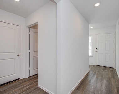6111 Grove Of Pines St - Photo Thumbnail 5