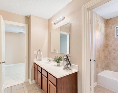 13019 Chandler Chase Court - Photo Thumbnail 30