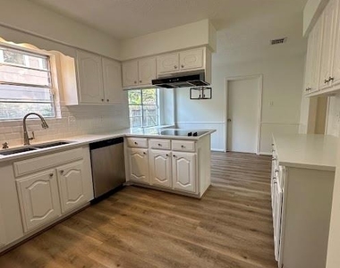 9718 Truscon Drive - Photo Thumbnail 4