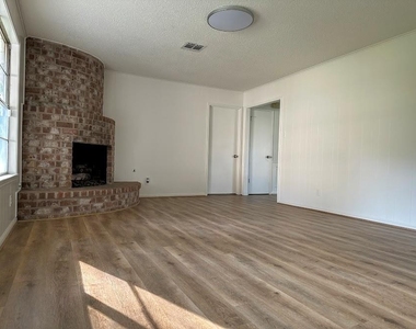 9718 Truscon Drive - Photo Thumbnail 5