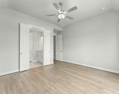 724 Lake Lacosta Drive - Photo Thumbnail 18