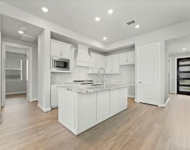 724 Lake Lacosta Drive - Photo Thumbnail 8