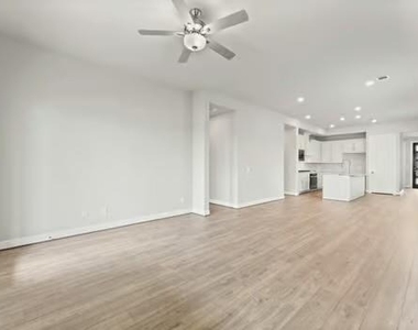 724 Lake Lacosta Drive - Photo Thumbnail 12