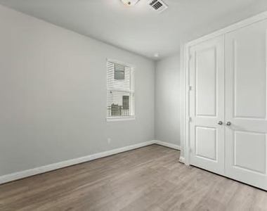 724 Lake Lacosta Drive - Photo Thumbnail 23