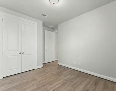 724 Lake Lacosta Drive - Photo Thumbnail 25