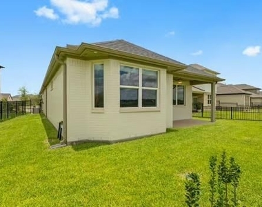 724 Lake Lacosta Drive - Photo Thumbnail 31