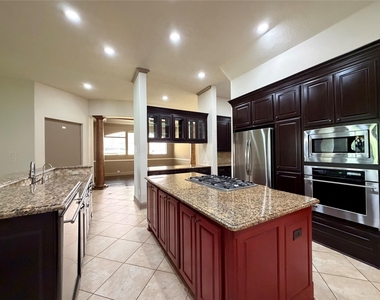 6223 Duke Trail Lane - Photo Thumbnail 9