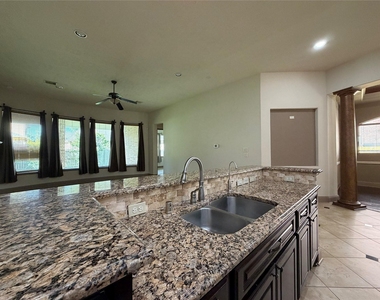 6223 Duke Trail Lane - Photo Thumbnail 10
