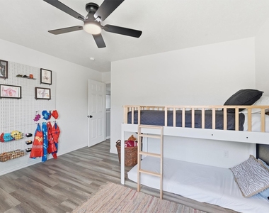 6215 Lake Chase Court - Photo Thumbnail 16