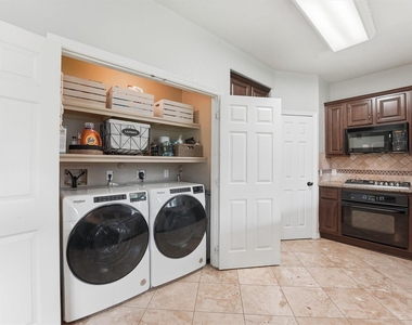 6215 Lake Chase Court - Photo Thumbnail 8