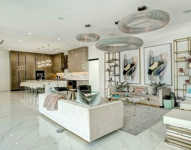 4028 Chatham Lane - Photo Thumbnail 2