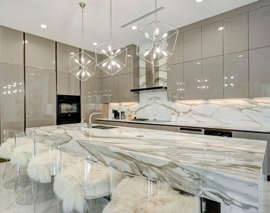 4028 Chatham Lane - Photo Thumbnail 4