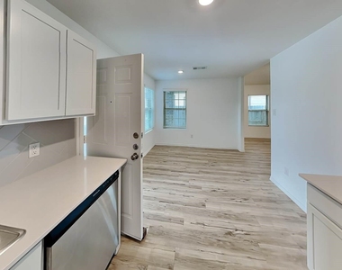 18727 Faustina Way - Photo Thumbnail 5