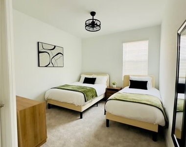 9291 Aqua Overlook Court - Photo Thumbnail 14