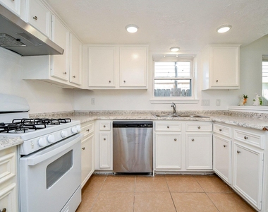 7203 Santa Rita Drive - Photo Thumbnail 13