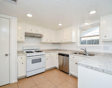 7203 Santa Rita Drive - Photo Thumbnail 12
