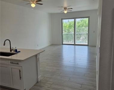 4425 Sw Santa Barbara Place - Photo Thumbnail 3