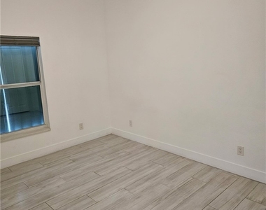 4425 Sw Santa Barbara Place - Photo Thumbnail 7