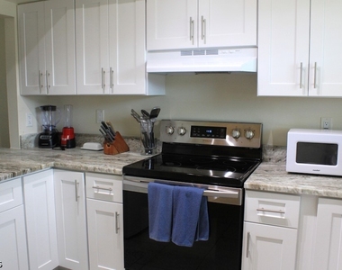 16361 Dublin Circle - Photo Thumbnail 9