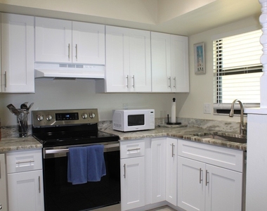 16361 Dublin Circle - Photo Thumbnail 8