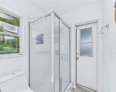 204 Se 18th Street - Photo Thumbnail 24