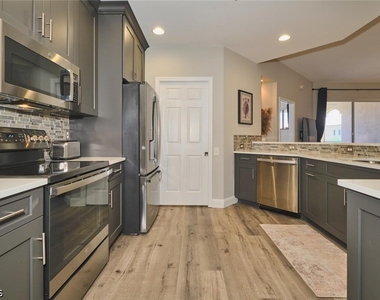 9190 Southmont Cove - Photo Thumbnail 13