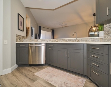 9190 Southmont Cove - Photo Thumbnail 15