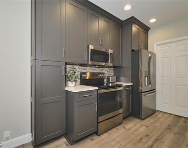 9190 Southmont Cove - Photo Thumbnail 12