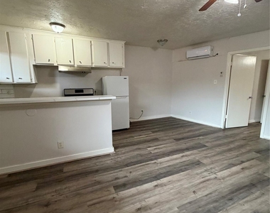 4811 Oakland Street - Photo Thumbnail 3